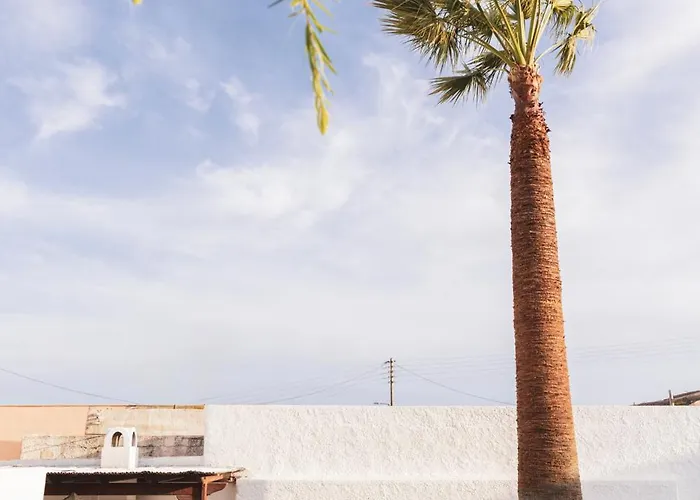 Commercio Santorini * Εμπορειό